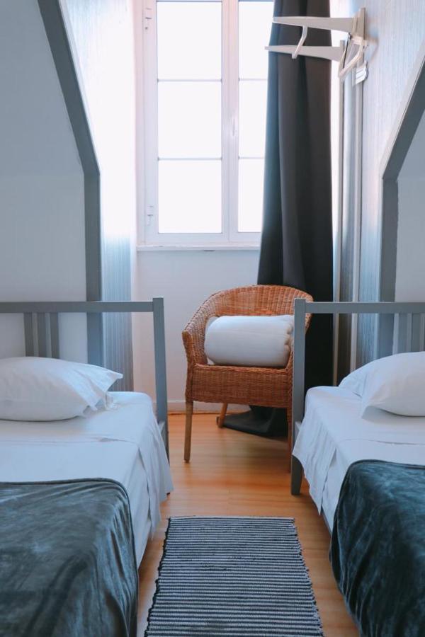 Quarto Twin com Casa de Banho Partilhada