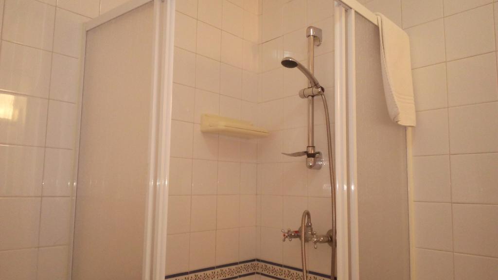 Quarto Twin com Casa de Banho Privativa